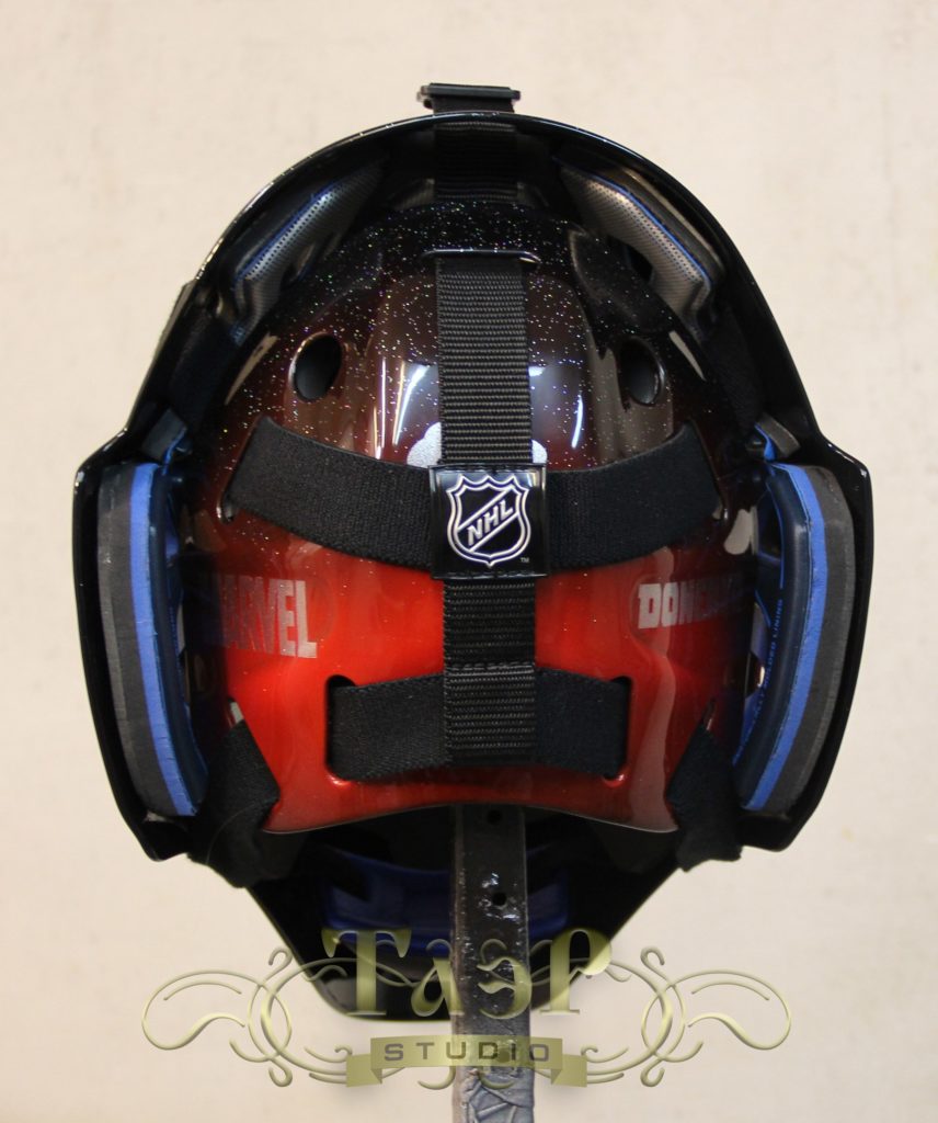 Дедпул - аэрография на шлеме голкипера