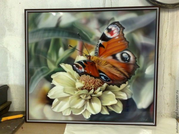 Бабочка и цветок - картина аэрографом